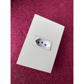 Conjunto Tomada 10a Horizontal 4x2 - RECTA BRANCO SATIN FOSCO Conjunto Tomada 10a Horizontal 4x2 - RECTA BRANCO SATIN FOSCO